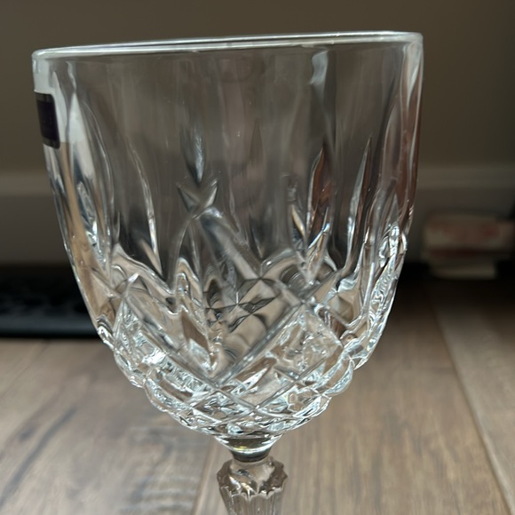 MARQUIS by WATERFORD CRYSTAL goblets. Set of 2. - Picture 4 of 5